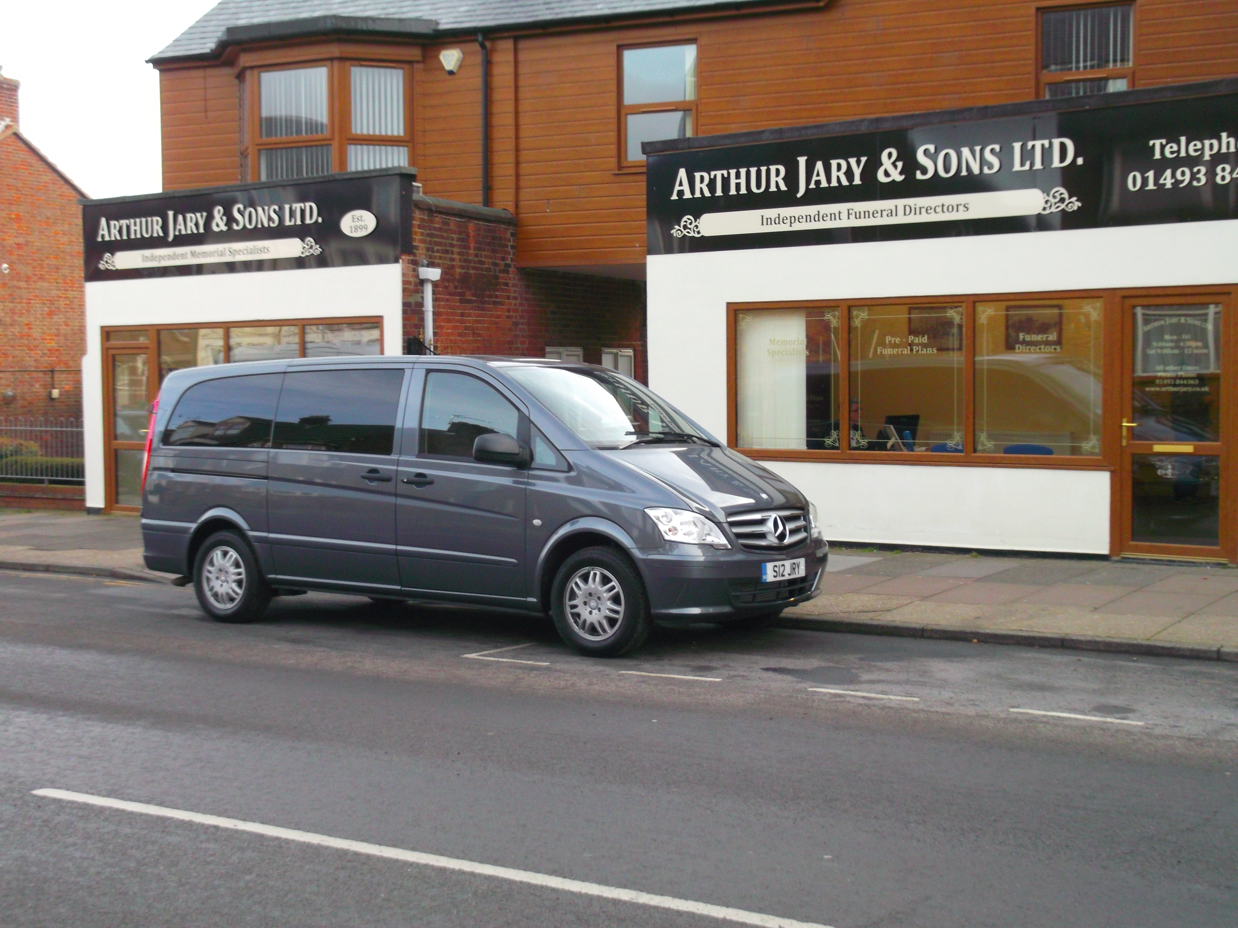 Superior service for new customer Arthur Jary & Sons Ltd starts with Mercedes Benz Vito